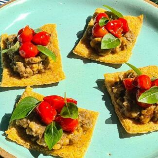 Image from the news Healthy and Sustainable Snack: Wholemeal Galettas with Protein Hummus