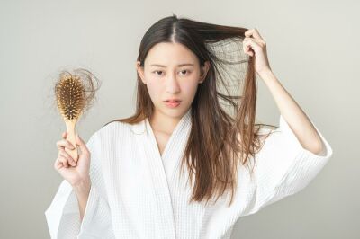 Imagem principal do artigo Pós-covid e a queda de cabelo: um impacto invisível na saúde das mulheres e uma nova solução natural.