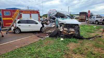 Imagem da notícia Grave acidente envolvendo três veículos deixa duas pessoas feridas em São Gabriel do Oeste