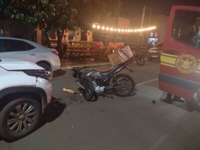 Imagem da notícia Falta de atenção seria causa da colisão entre carro e moto em Chapadão do Sul