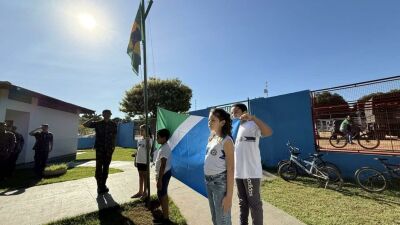 Imagem da notícia Escolas municipais de Coxim iniciam execução quinzenal dos hinos Nacional e de Mato Grosso do Sul