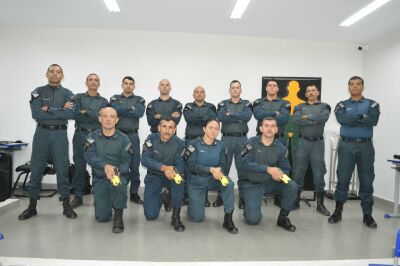 Imagem da notícia Policiais da PM recebem capacitação para uso da taser em Coxim