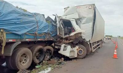 Imagem da notícia Acidente grave em pare-e-siga deixa caminhoneiro ferido na MS-306, em Cassilândia 