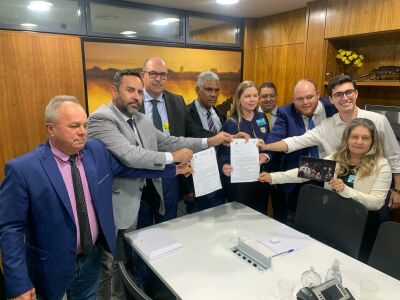 Imagem da notícia Prefeito e vereadores de Alcinopolis finalizam agenda em Brasília com mais de R$ 2 milhões em recursos