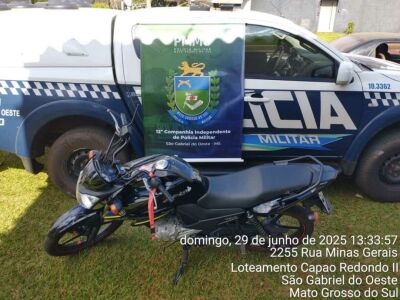 Imagem da notícia Homem é preso com drogas após fugir da PM e bater moto em poste em São Gabriel do Oeste