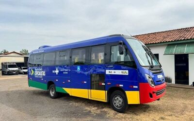 Imagem da notícia Prefeitura de Cassilândia entrega novo micro-ônibus para transporte de pacientes da Saúde