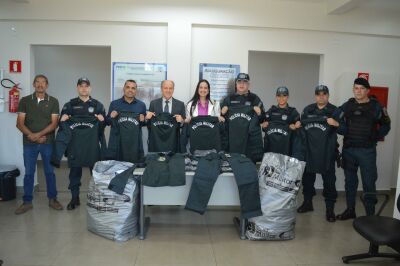 Imagem da notícia PM de coxim recebe 70 novos uniformes adquiridos por emenda do deputado Júnior Mochi