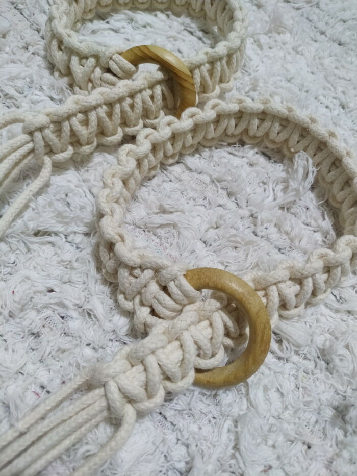 Imagem de https://cdn.interago.com.br/img/jpg/w_0_q_8/111/mc/PRODUTOS/Macramê/prendedor-de-cortina-abracadeira-de-cortina-par-decoracao-de-sala