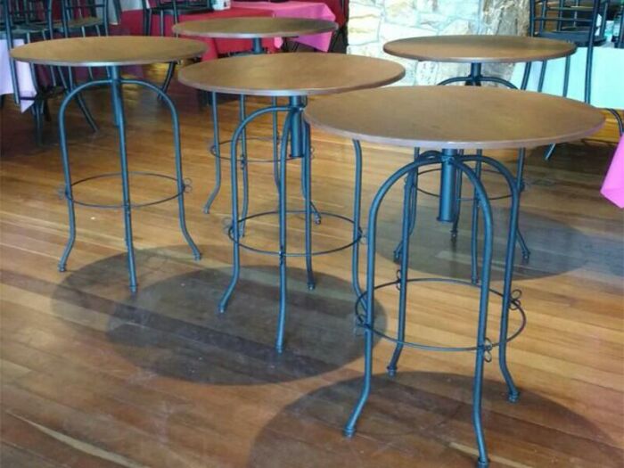 Imagem de https://cdn.interago.com.br/img/jpg/w_0_q_8/17/mc/Banquetas e Bistros/Banquetas e Bistro 2