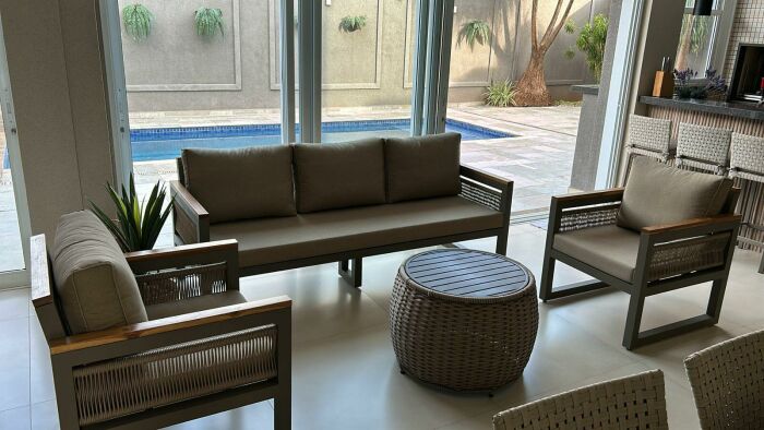 Imagem de https://cdn.interago.com.br/img/jpg/w_0_q_8/17/mc/Conjunto de sofa/Jogo de Sofá Fendi