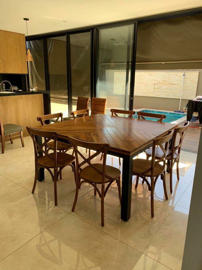 Imagem de https://cdn.interago.com.br/img/jpg/w_0_q_8/17/mc/Mesas/Mesa Quadrada Tampo Teca com 8 Cadeiras Paris Teca
