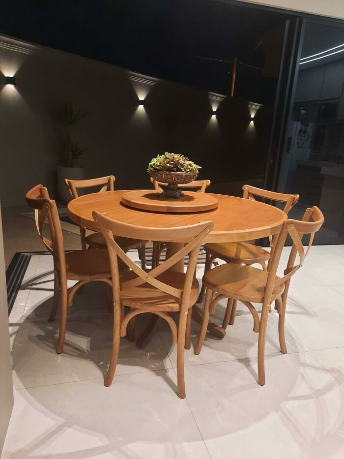 Imagem de https://cdn.interago.com.br/img/jpg/w_0_q_8/17/mc/Mesas/Mesa Redonda 130cm com Cadeira Paris Madeira