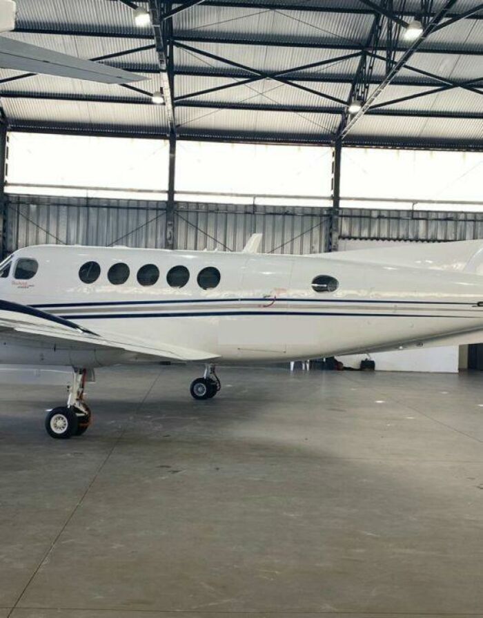 Imagem de https://cdn.interago.com.br/img/jpg/w_0_q_8/375/mc/Páginas/02. Catalogo/Turbo Hélice/HAWKER BEECHCRAFT SUPER KING/HAWKER BEECHCRAFT SUPER KING