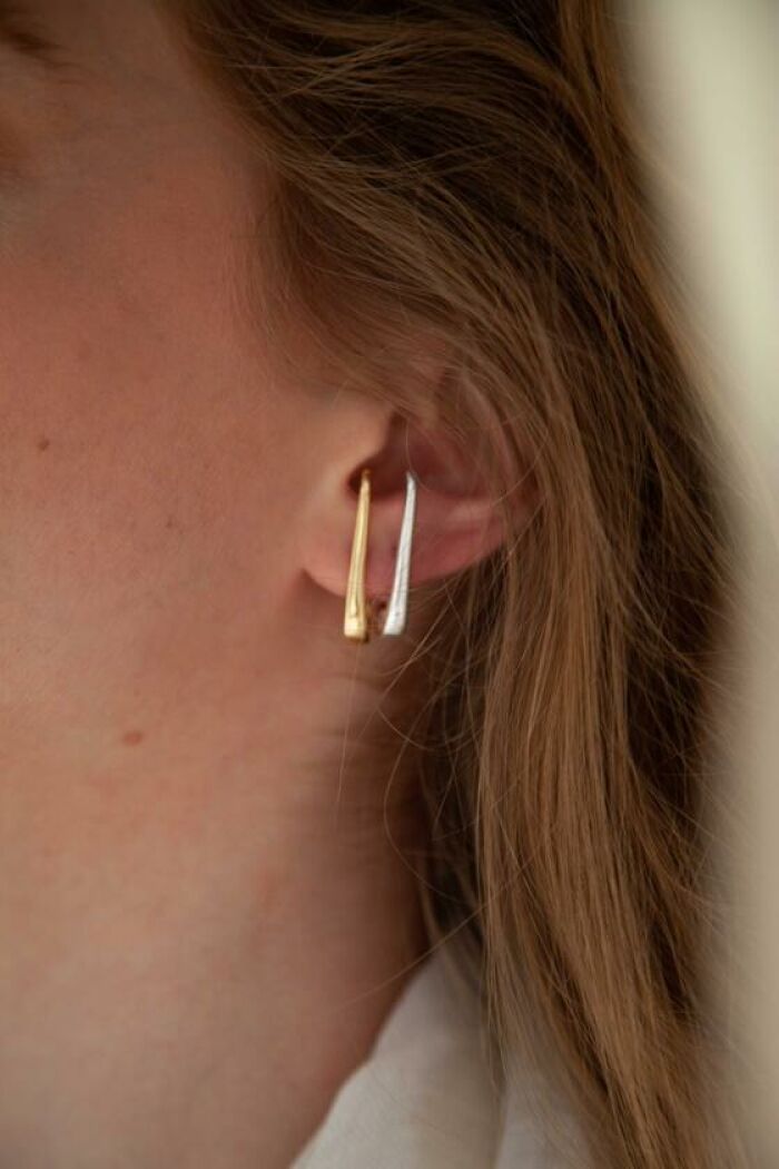 Imagem de brinco earhook 2 zirconias laterais