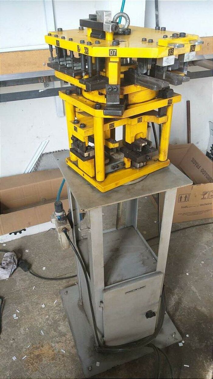Imagem de PRENSA ESTAMPO SUPREMA PNEUMATICA PROSTAMP SEMI-NOVA
