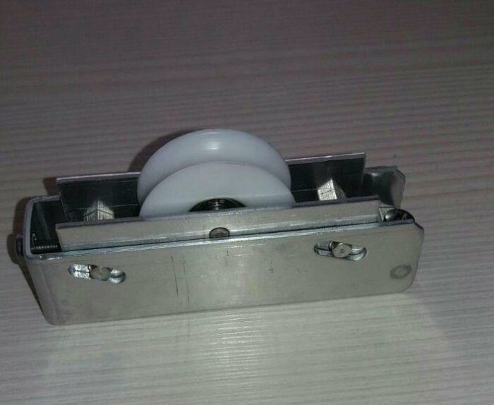 Imagem de Roldana linha SUP. 100 kg para trilho macarrão embutido no chão.
