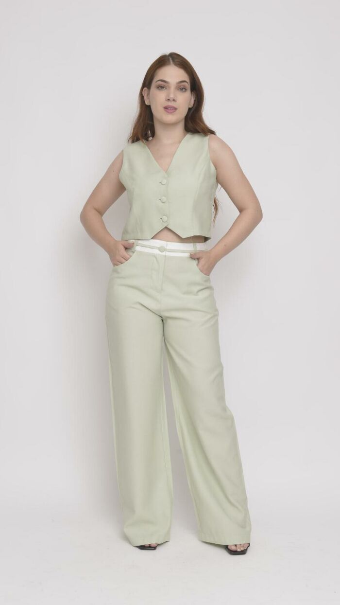 Imagem de Conjunto Verde de Alfaiataria Feminino: Calça Reta com Listras no Cós e Colete para Elegância e Estilo Moderno