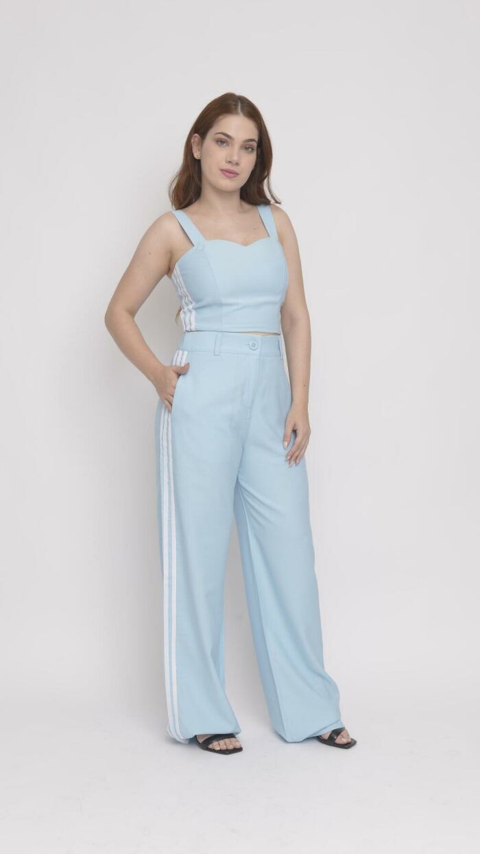 Imagem de Conjunto Azul de Alfaiataria Feminino: Calça Reta e Cropped com Listras Laterais para Estilo Sofisticado