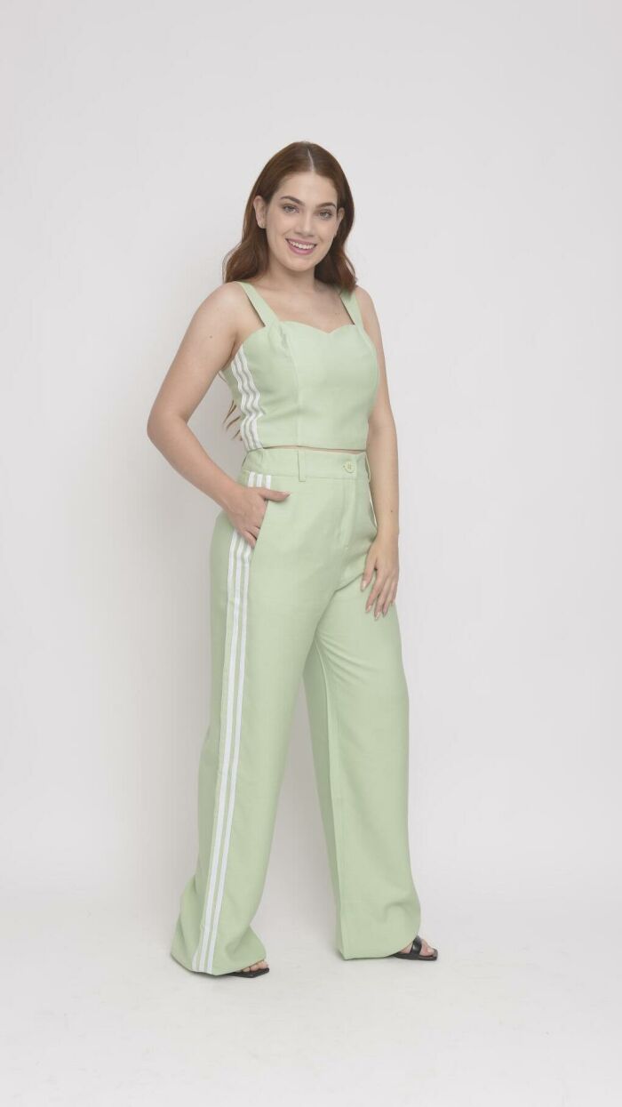 Imagem de Conjunto Verde de Alfaiataria Feminino: Calça Reta e Cropped com Listras Laterais para Estilo Sofisticado