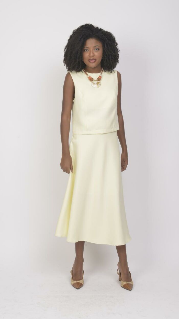 Imagem de Conjunto de Alfaiataria com Saia Evasê e Cropped Lara Cross Time - Elegância e Estilo - Amarelo Manteiga