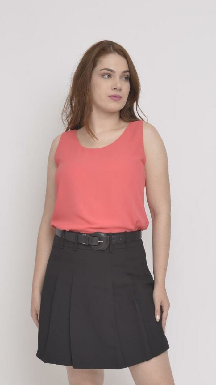 Imagem de Regata Feminina Coral em Crepe com Decote U - Versátil e Elegante