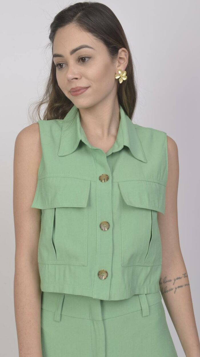 Imagem de Colete de Alfaiataria Feminino Verde com Bolso Frontal e Detalhes Sofisticados