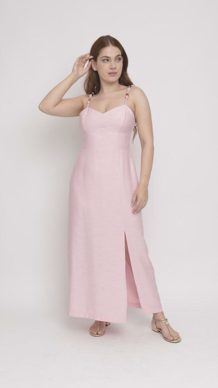 Imagem de Vestido de Alfaiataria Rosa com Alças de Corda e Fenda Lateral - Design Contemporâneo