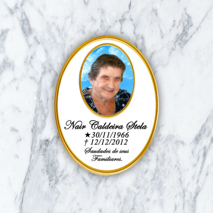 Imagem de Porcelana Oval com Borda Dourada