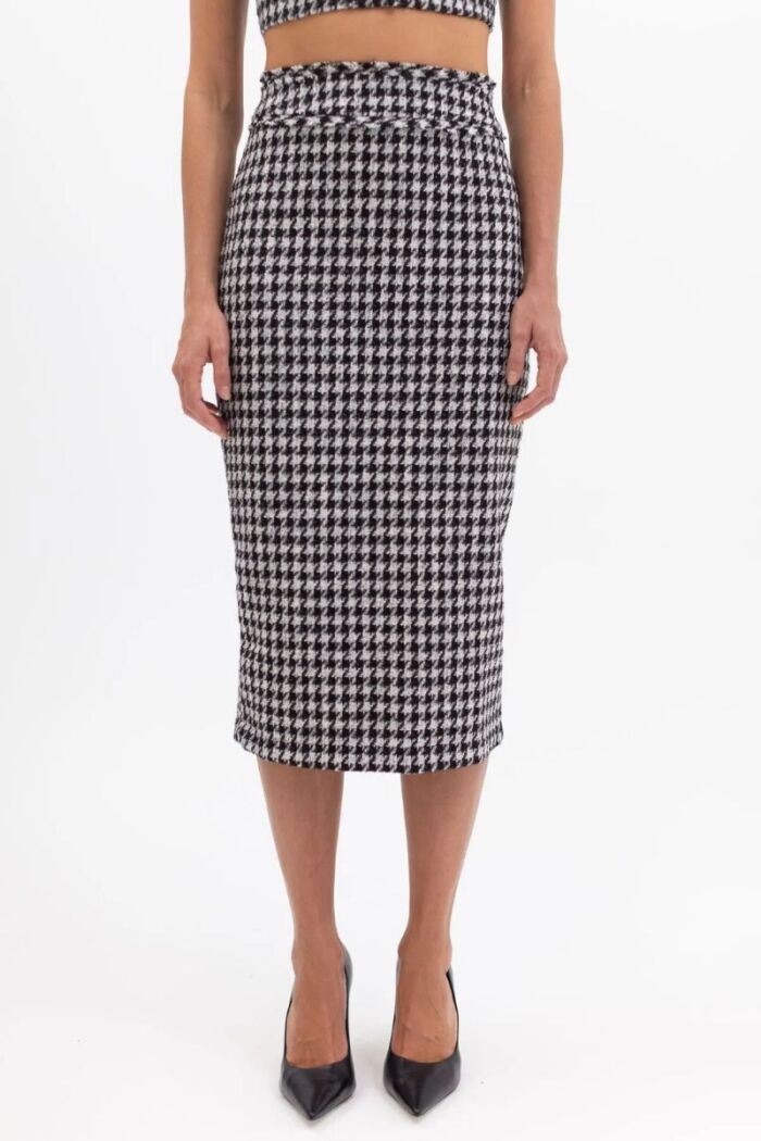 Imagem de Saia Mídi Tweed Preta La Chocolê