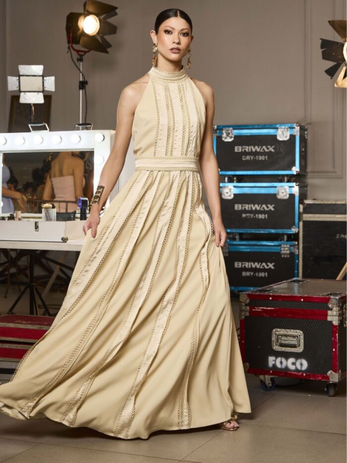 Imagem de Vestido Crepe Longo Detalhe Entremeios
