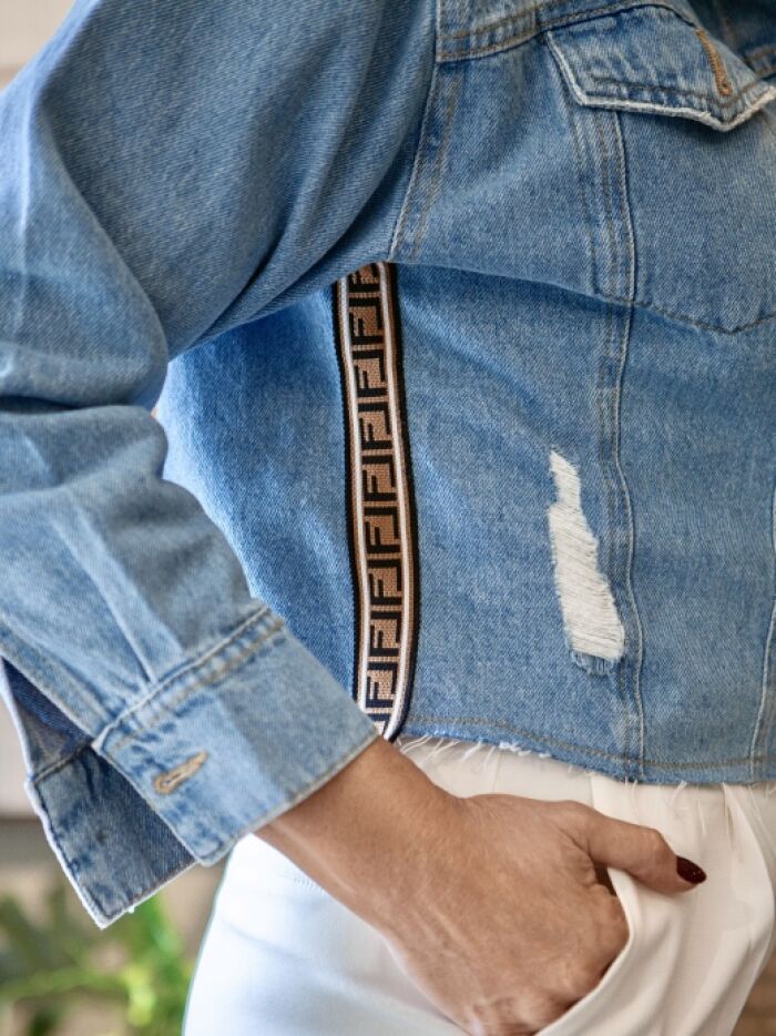 Imagem de Jaqueta Jeans Com Bordado Manual Luzia Fazzolli