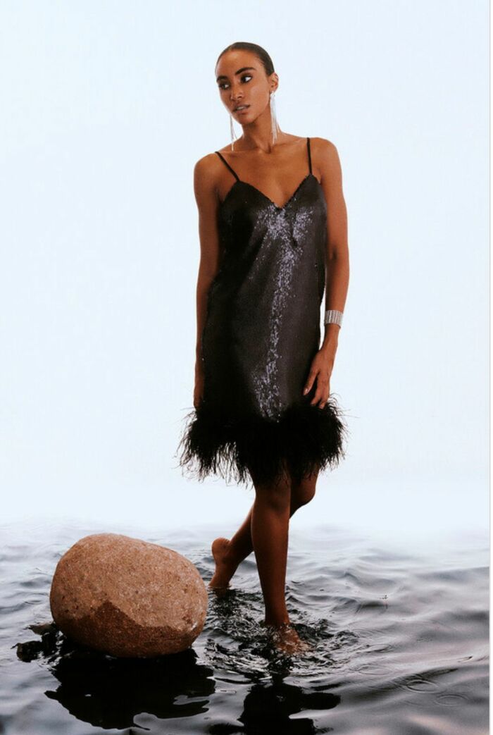 Imagem de Vestido Glow de Paetê Evasê e Detalhe Na Barra Preto Zen