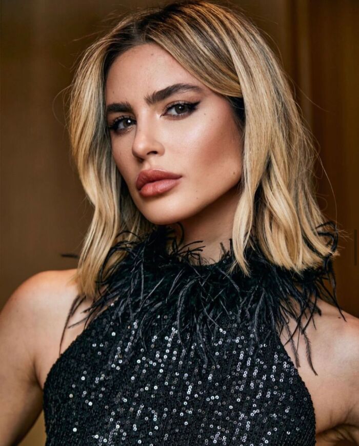 Imagem de Vestido Frente Única de Paetês C/ Plumas La Chocolê