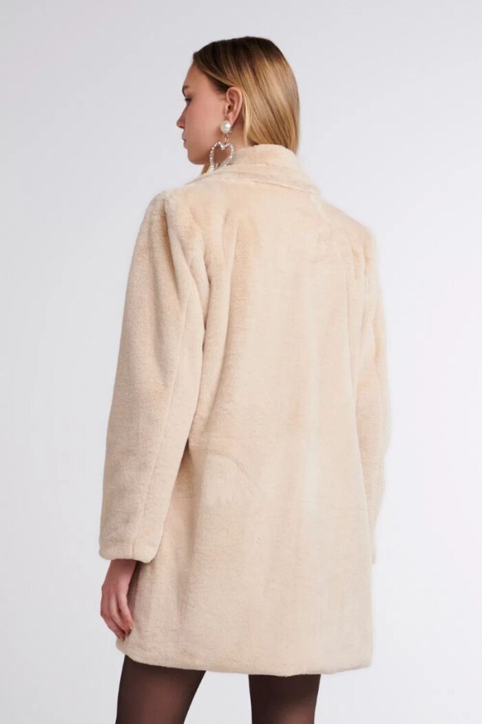 Imagem de Casaco Adele Bege Le Blog