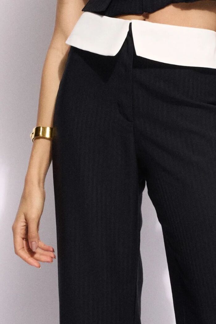 Imagem de Calça Thais Preta Le Blog