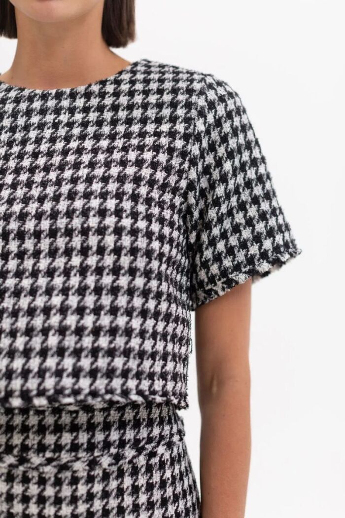 Imagem de Camiseta Cropped Tweed Preta La Chocolê