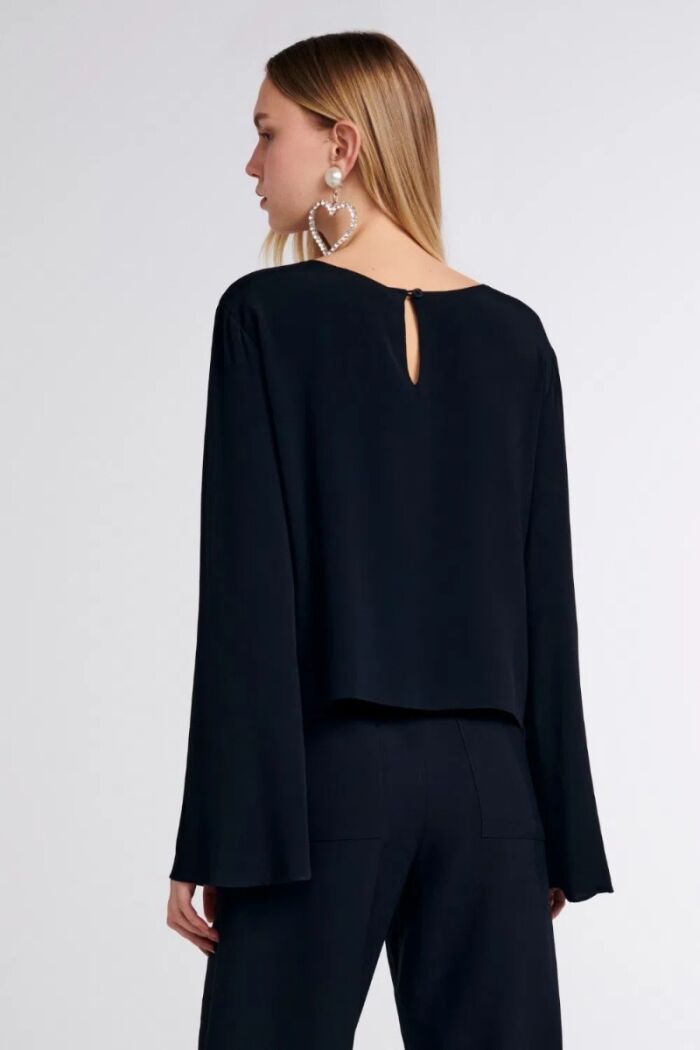 Imagem de Blusa Filipa Preta Le Blog