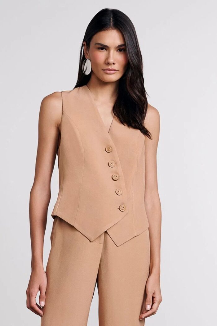 Imagem de Colete Virginia Caqui Latte Le Blog