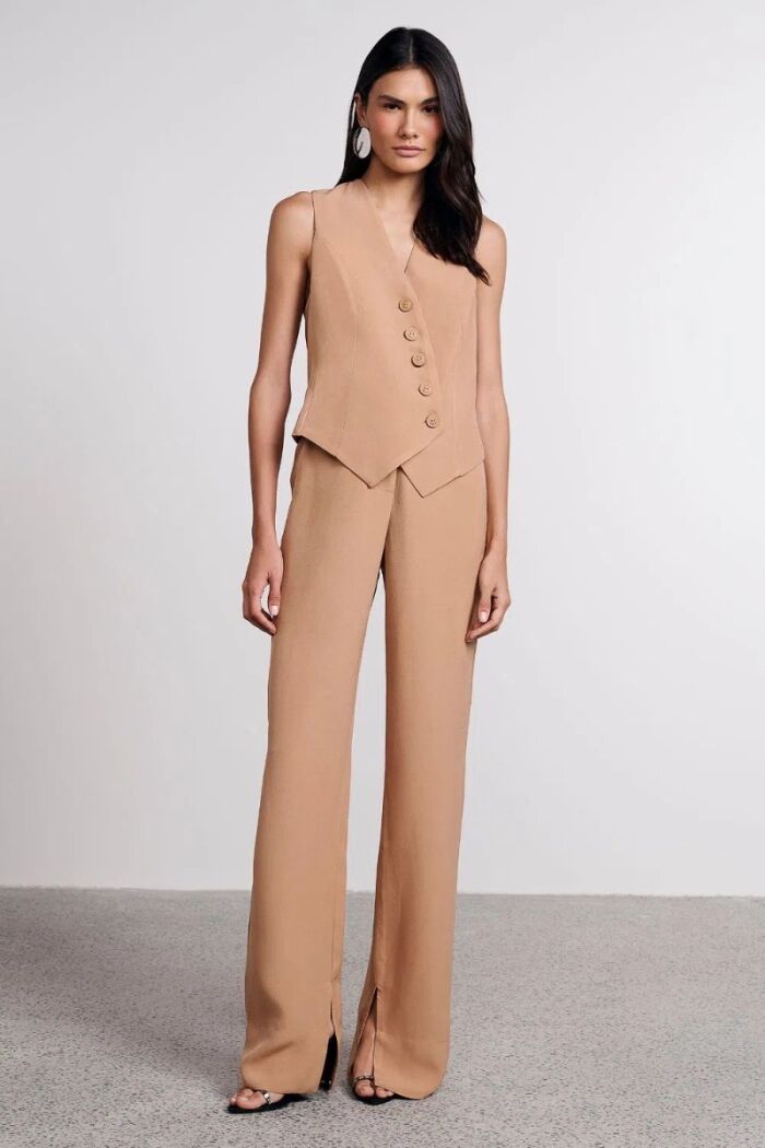 Imagem de Colete Virginia Caqui Latte Le Blog