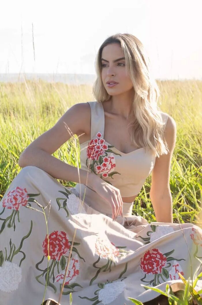 Imagem de Manuela Saia Mídi Bordada Caqui Marie Mercié