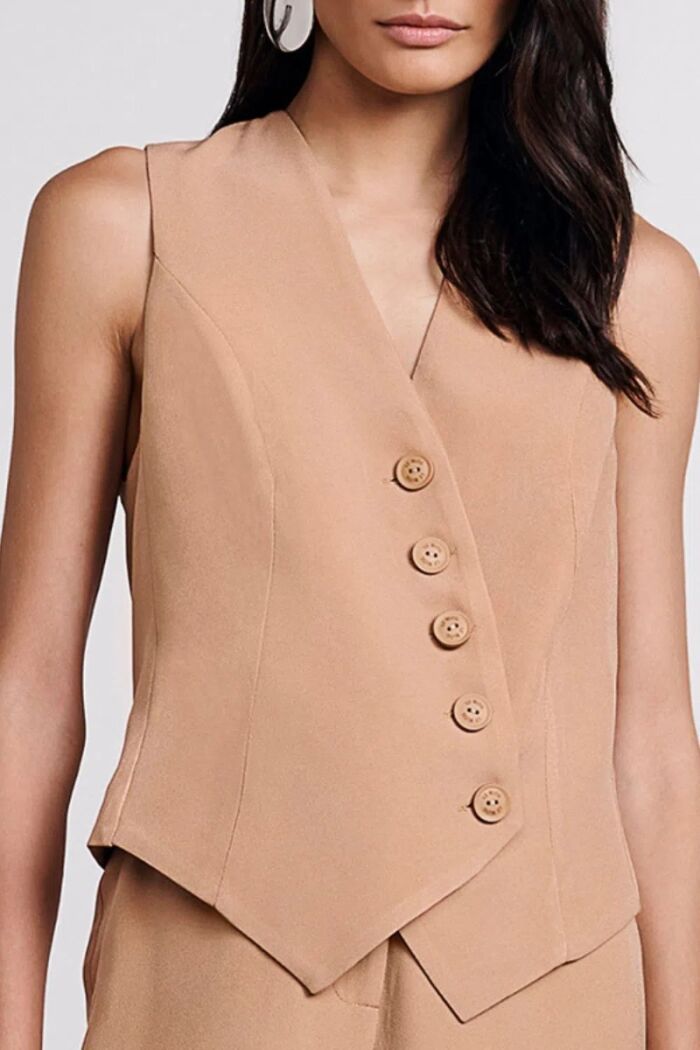 Imagem de Colete Virginia Caqui Latte Le Blog