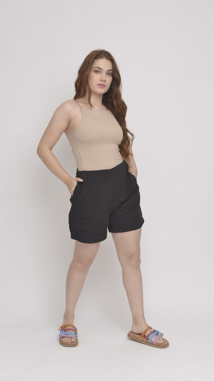 Imagem do produto Short Curto Preto de Alfaiataria - Sofisticação e Modernidade com Design Minimalista
