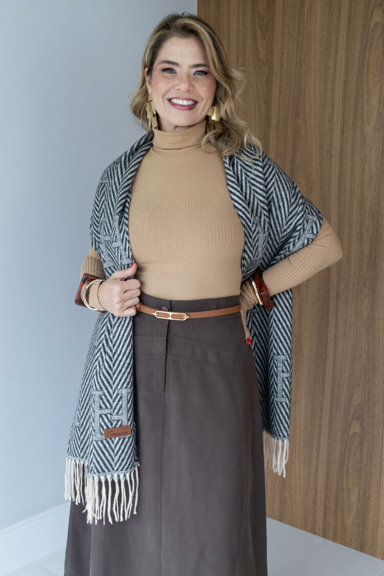Imagem do produto Blusa Lia - Caqui - Canelada, Gola Alta e Elegância Atemporal para o Dia a Dia