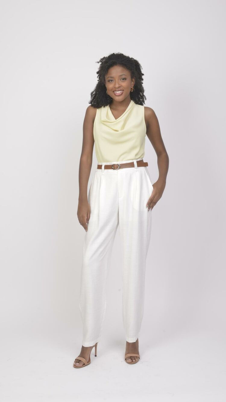 Imagem do produto Calça de Alfaiataria Cenoura Branca Clássica - Elegância Sofisticada e Conforto com Design Refinado
