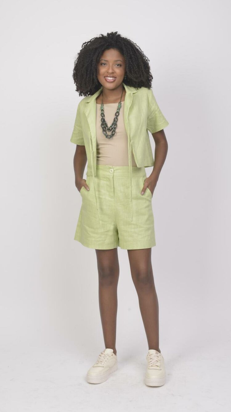 Imagem do produto Conjunto de Alfaiataria em Viscolhinho Shorts e Camisa Cropped