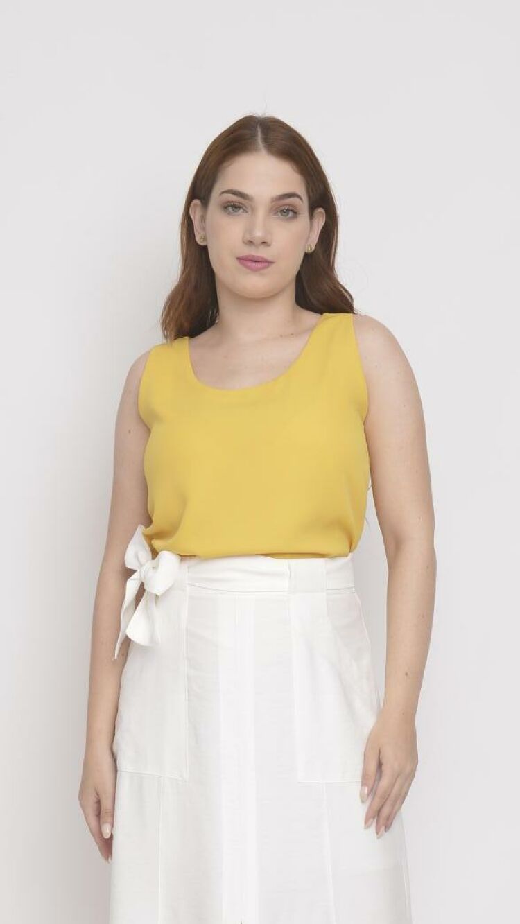 Imagem do produto Regata Feminina Amarelo Mostarda em Crepe com Decote U - Versátil e Elegante