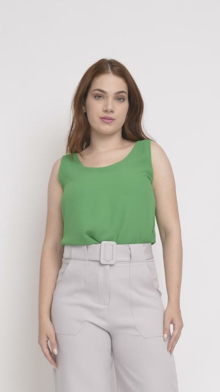 Imagem do produto Regata Feminina Verde em Crepe com Decote U - Versátil e Elegante