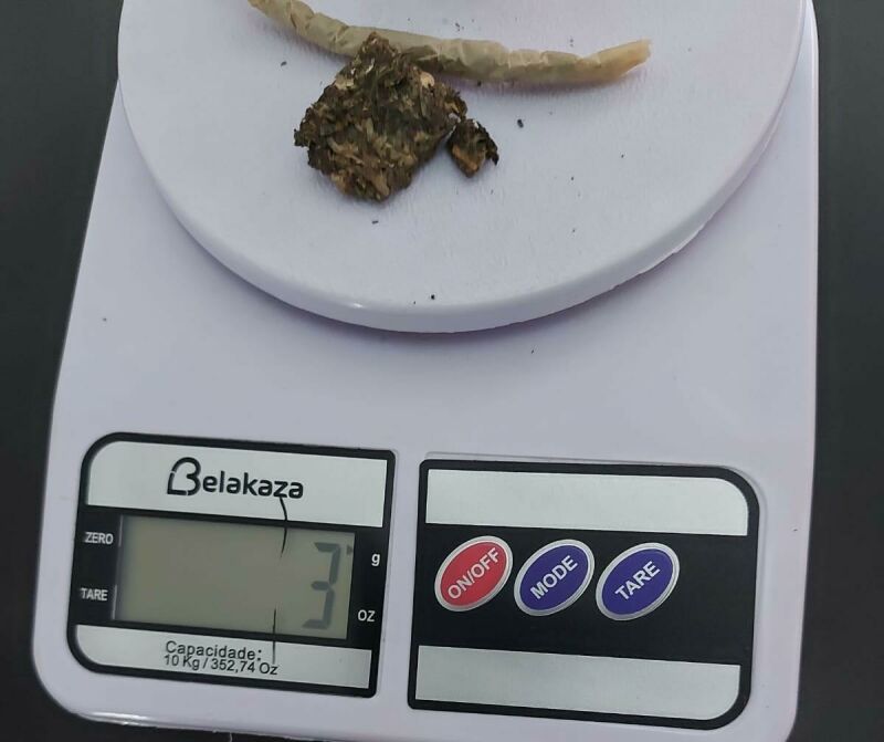 Imagem ilustrativa da matéria Homem é detido após resistir à abordagem e avançar contra policiais em Sonora