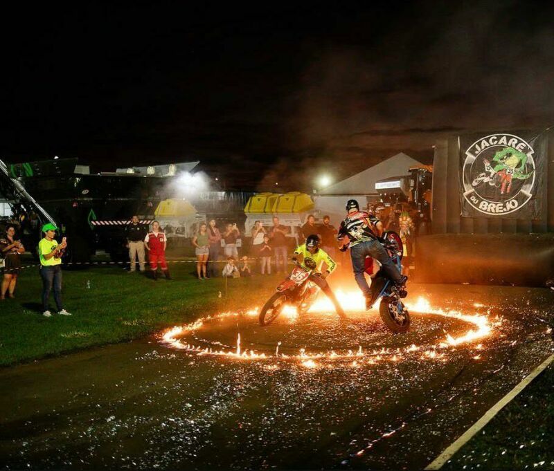Ilustração da notícia Praça São José vira palco de festa e cultura durante etapa do Estadual de Motocross em Cassilândia