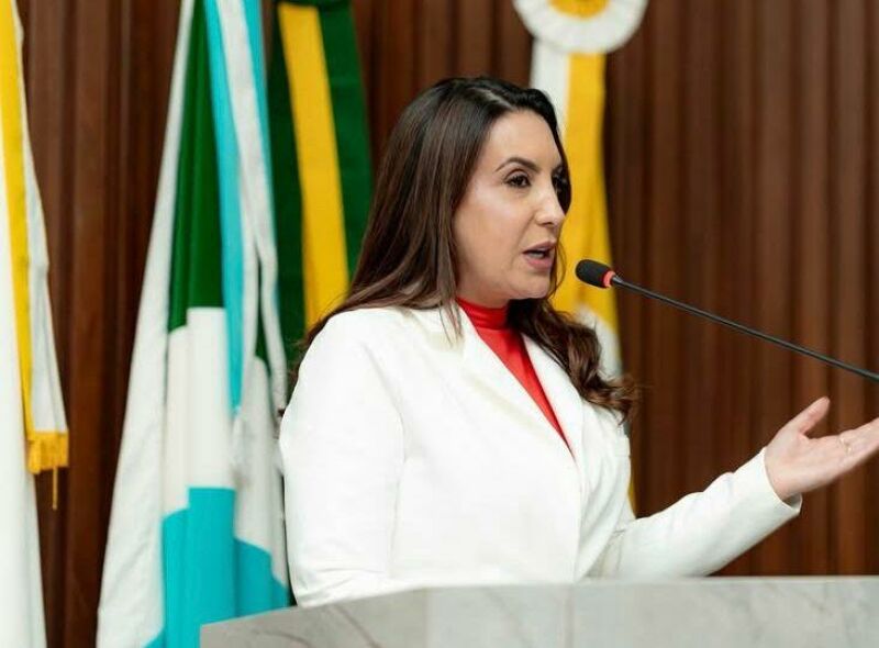 Imagem ilustrativa da matéria Vereadora Andreia Lourenço pede calçadas, ciclovia e rotatória para reforçar segurança no trânsito em Chapadão do Sul